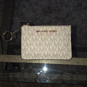✨Michael Kors keychain wallet✨